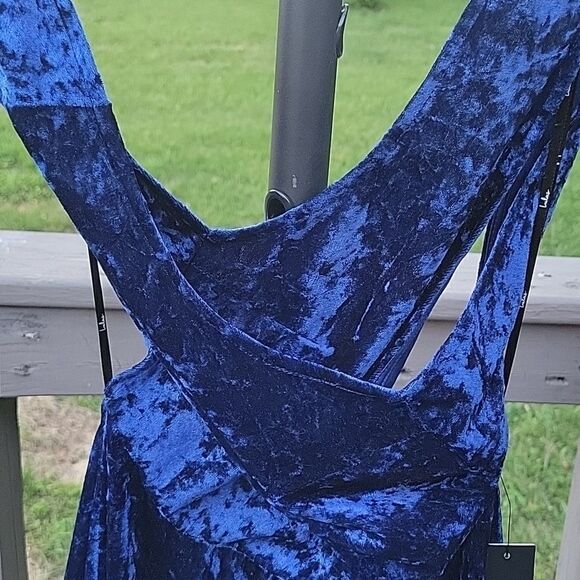 Lulu's cross front velvet dress size M - Picture 2 of 7